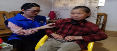 送醫(yī)上門，長平日托探望患帕金森的高齡長者